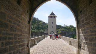Cahors: sur le Pont Valentré, on y danse