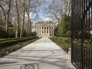 Château Margaux - open for business
